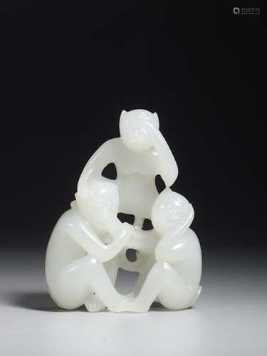 A JADE THREE MONKEY ORNAMENT 