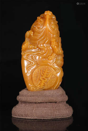 A CHINESE CARVED SHOUSHAN STONE DECORATION