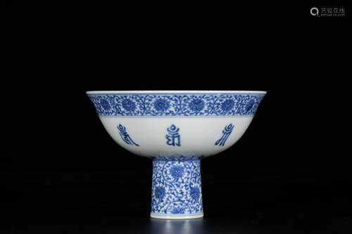 A BLUE AND WHITESANSKIRT STEM CUP