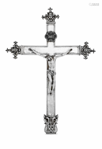 Croce astile Argento fuso, sbalzato e cesellato Arte
