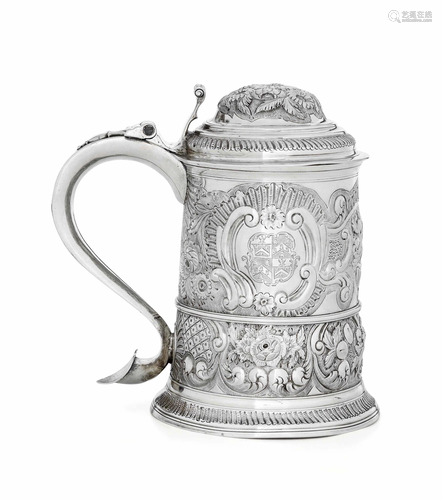 Tankard Argento fuso, sbalzato e cesellato Argenteria