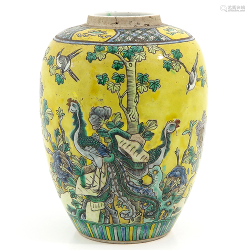 A Famille Jaune Vase