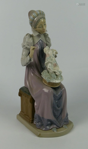 LLADRO FIGURINE LADY SEWING