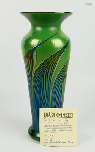 LUNBERG STUDIOS LARGE GREEN SWIRLL VASE