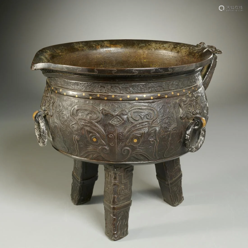 Chinese archaistic inlaid bronze tripod vessel