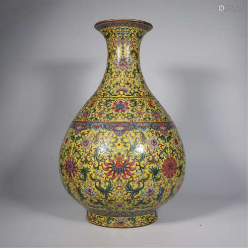 Famille Rose Vase with the Pattern of Wrapped Lotus in Qing ...