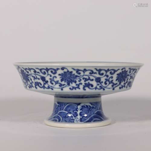 Blue and White High Foot Plate with the Pattern of Wrapped B...