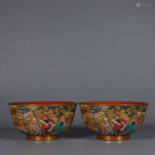 A Pair of Golden Famille Rose Bowl Carved Dragon Pattern