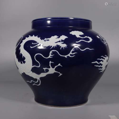 Blue Bottom Jar with the Pattern of Chi Dragon