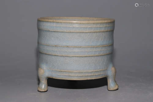 Ru Porcelain Three-Legged Furnace