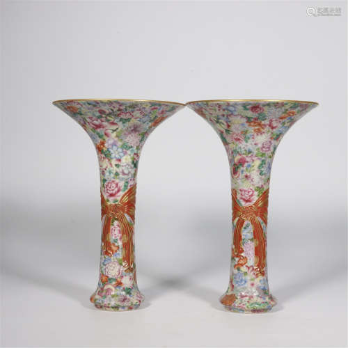 A Pair of Famille Rose Vase with the Pattern of Flowers in Q...