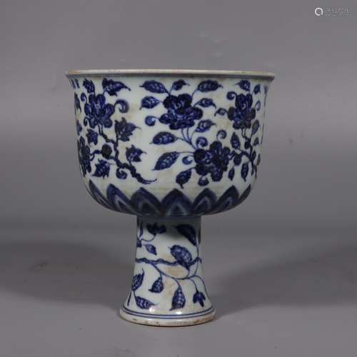 Blue and White Stem Cup with the Pattern of Wrapped Lotus an...