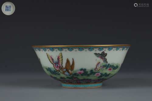 Famille Rose Butterfly Bowl with the Pattern of Floral in Qi...