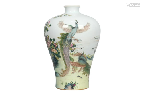 FAMILLE ROSE 'PEACOCK' MEIPING VASE