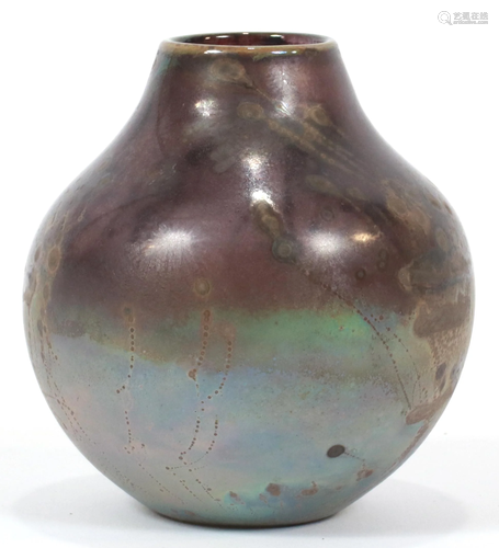 ROBERT COLEMAN, IRIDESCENT ART GLASS VASE, 2005, H