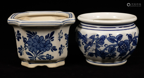 CHINESE PORCELAIN POTS, 2 PCS, H 4