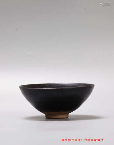 吉州窯乳濁藍釉圓斑黑釉碗