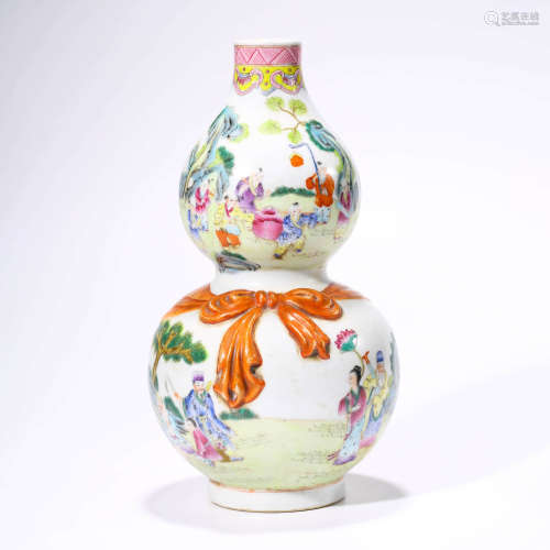 A Famille Rose Children Double-Gourd-Shaped Bundle Vase