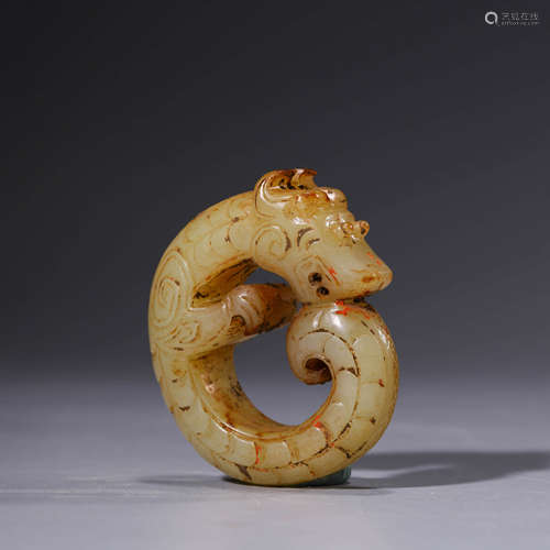 A Carved White Jade Dragon-Shaped Pendant