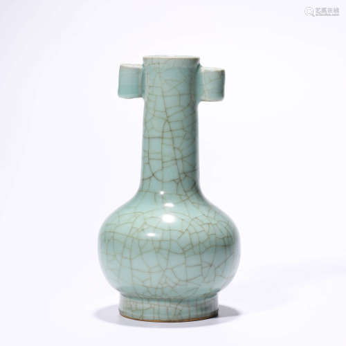 A Ru-Type Pierced-Handle Vase