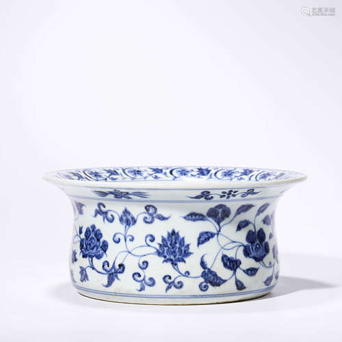 A Blue And White Interlocking Flowers Jardiniere