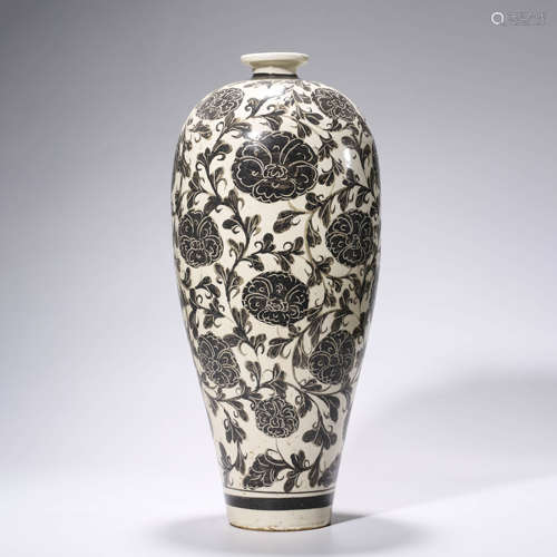 A Cizhou Kiln Incised Interlocking Flowers Meiping Vase