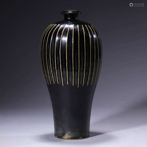 A Black-Glazed Incised Meiping Vase