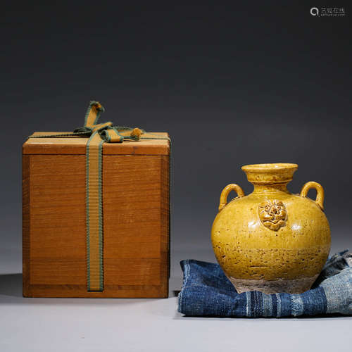 A Yellow-Glazed Sancai Vase