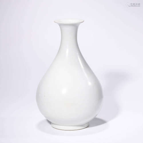 An Incised White-Glazed Bamboo Pear-Shaped Vase