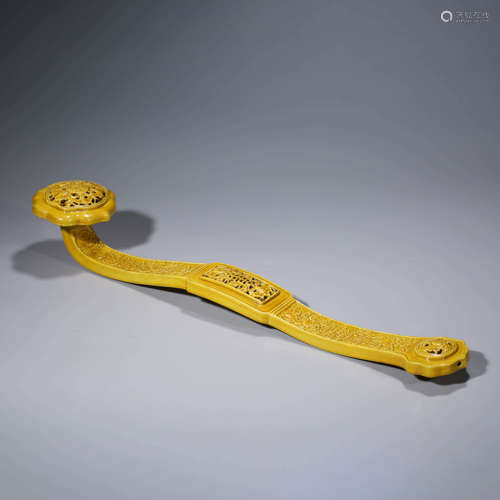 A Openwork Yellow-Glazed Ruyi Scepter Ornament