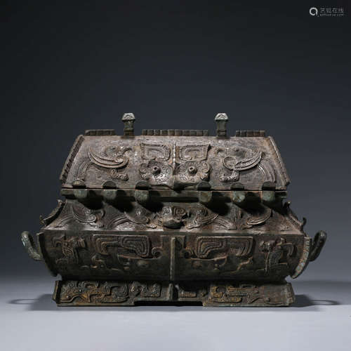 A Bronze Fuhao Rectangular Vessel Yi