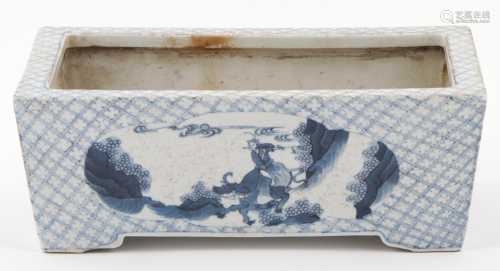 Chinese Qing Kangxi blue and white Daffodil pot(1661-1722)