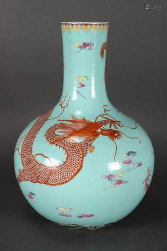 Chinese Qing Qianlong red painting dragon Tianqiuping vase