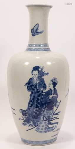 Chinese Qing Kangxi blue and white porcelain vase of Guanyin