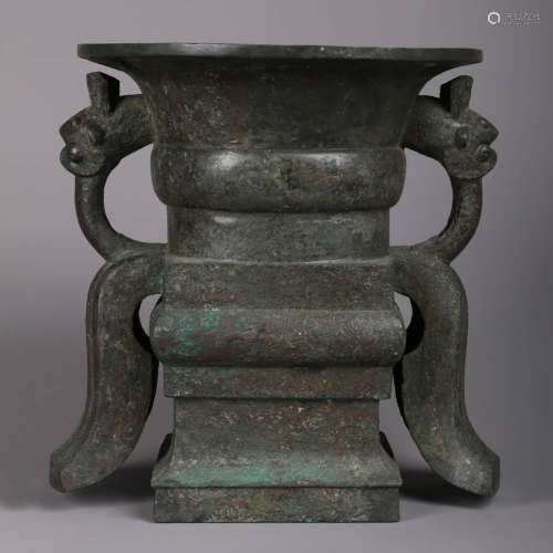 An Archaistic Bronze Ritual Vessel Gui