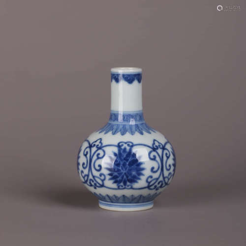 A Blue And White Interlocking Lotus Bottle Vase