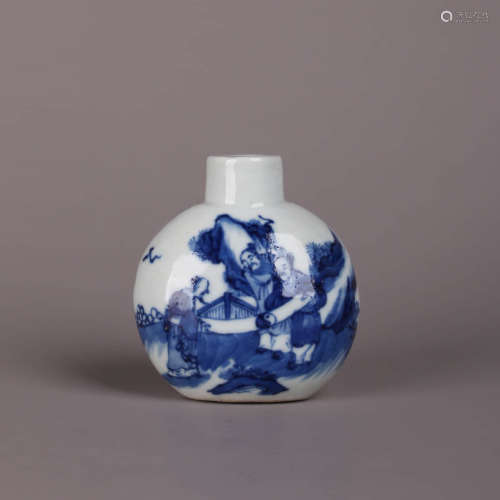A Blue And White Figures Snuff Bottle