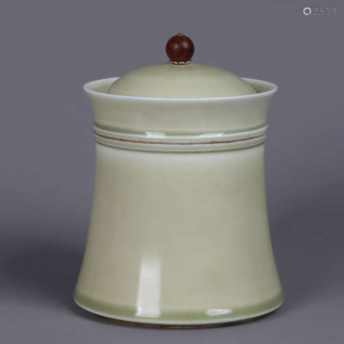 A Ru-Type Porridge Jar And Cover