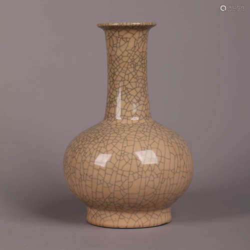 A Ge-Type Dish-Top Bottle Vase