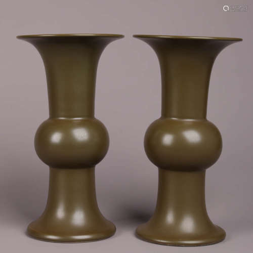 A Pair Of Tea-dust-Glazed Beaker Vase