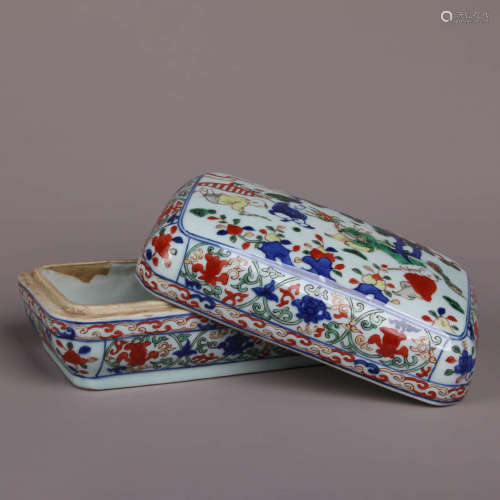 A Wucai Children Floral Rectangular Box And Cover