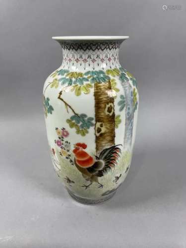 Chinese famille rose porcelain vase with Yuceng Mark
