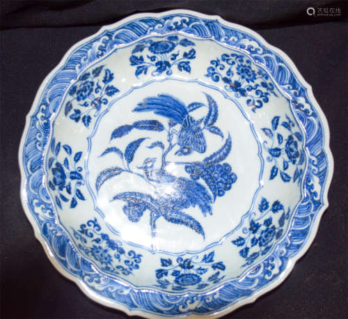 A Chinese Xuande blue and white scalloped bowl 32cm