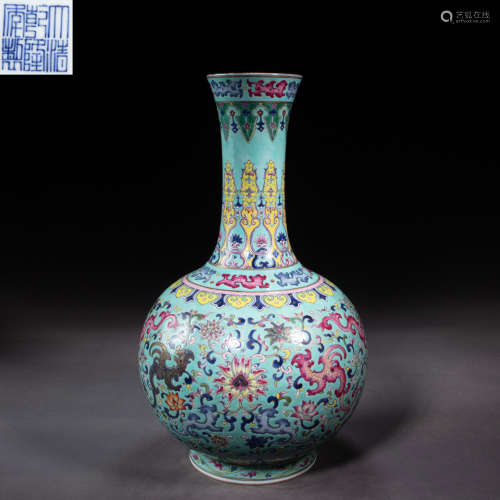 CHINESE QING DYNASTY COLORFUL VASE
