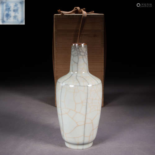 CHINESE MING DYNASTY OFFICIAL KILN BOTTLE