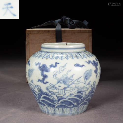 CHINESE MING DYNASTY BLUE AND WHITE JAR