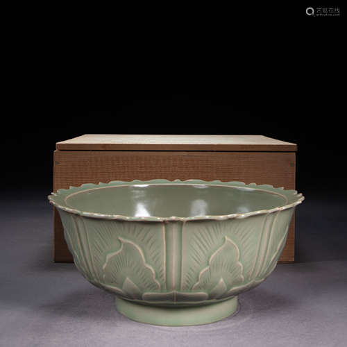 CHINESE YUE WARE HUAKOU BOWL, TANG DYNASTY