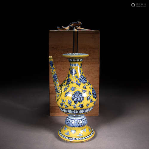 YELLOW-GLAZED BLUE-AND-WHITE HOLDING POT, MING DYNASTY, CHIN...