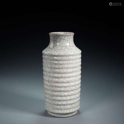 CHINESE OFFICIAL KILN BOTTLE, QING DYNASTY