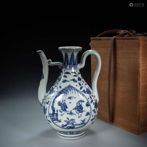 CHINESE BLUE AND WHITE HOLDING POT, MING DYNASTY
